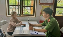 Cụ bà 79 tuổi suýt chuyển 900 triệu sau cuộc gọi giả danh công an