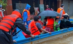 Mưa lũ phức tạp, nước sông dâng cao, học sinh Huế, Đà Nẵng tiếp tục nghỉ học