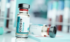Vì sao sau khi tiêm vaccine phòng COVID-19 có người sốt, có người không?