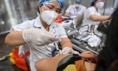 Lý giải nguyên nhân mẫu giấy xác nhận tiêm vaccine ngừa COVID-19 có tới 7 mũi