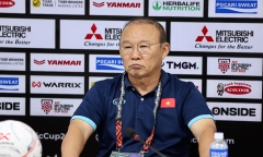 HLV Park Hang-seo nói gì về tình huống dẫn tới thẻ đỏ của cầu thủ Malaysia?