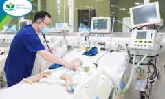 Bé 2 tháng tuổi li bì, ngưng thở vì thói quen nhiều gia đình mắc phải