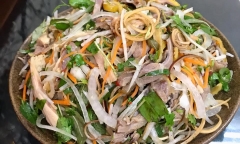 Cách làm gỏi gà lá chanh chua ngọt