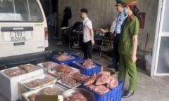 QLTT Hà Nội: Ngăn chặn gần 1 tấn thực phẩm đông lạnh có dấu hiệu không rõ nguồn gốc