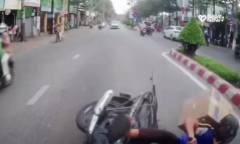 Clip: Nhìn đường quên cả phanh, nam thanh niên 