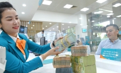 Lượng tiền gửi vào ngân hàng năm 2023 đạt mức kỷ lục dù lãi suất thấp
