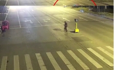 Hành động xấu xí của người đàn ông trên phố bị camera ghi lại