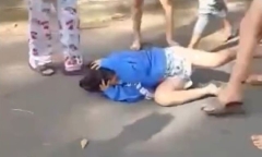 Điều tra xác minh vụ bé gái bị đánh hội đồng, ôm đầu chịu trận tại Bình Dương