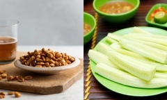 Tại sao nhà hàng thường mang lạc rang, dưa chuột chẻ trước khi lên đồ ăn?