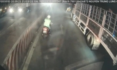 Vụ nam công nhân tông đuôi xe đầu kéo tử vong ở Bình Dương: Nghi bị rượt đuổi