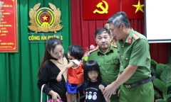 Mẹ của 2 bé gái bị bắt cóc ở phố đi bộ Nguyễn Huệ: