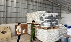 Phát hiện hơn 25 tấn hóa chất không rõ nguồn gốc ở Cà Mau