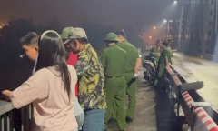  Hiện trường cô gái để lại xe máy giữa cầu Việt Trì, nghi nhảy sông mất tích