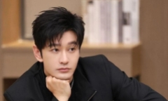 Bắt khẩn cấp nam ca sĩ đình đám kiêm “anh sếp showbiz