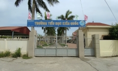 Tạm giữ “nữ quái” giả làm cô giáo mới, lừa lấy khuyên tai vàng của học sinh