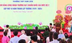 Nguyên hiệu trưởng trường THPT ở Nghệ An ngã quỵ, tử vong khi đang phát biểu