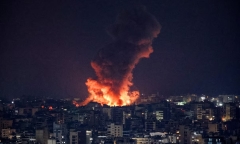 Israel trút 