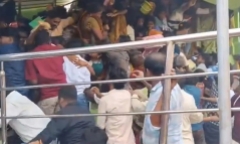 Ô tô chạy quá tốc độ, tông trực diện xe tải đỗ trên cao tốc, 4 sinh viên y khoa tử vong ở Ấn Độ