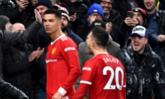 Ronaldo ghi bàn trở lại, đưa MU về top 4