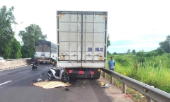 Vụ xe máy tông vào đuôi xe tải đỗ cùng chiều, 3 bà cháu tử vong: Nỗi đau xé lòng người ở lại