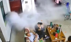 Clip: Bồn nước áp suất trong nhà bất ngờ phát nổ, nhiều người hoảng sợ