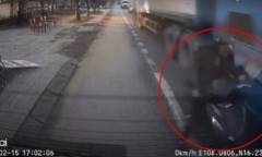 Clip: Dừng xe máy đột ngột, cô gái suýt bị container cán qua