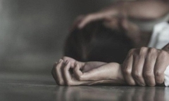 Người đàn ông vờ xin nước uống rồi hiếp dâm nữ chủ nhà lớn tuổi