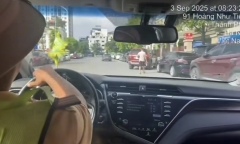 CSGT kịp thời hỗ trợ bà bầu đang chuyển dạ tới bệnh viện