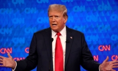 Cuộc tranh luận đầu tiên kết thúc, chiến dịch của ông Trump tuyên bố chiến thắng