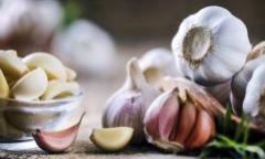 5 lợi ích của việc ăn tỏi, nam giới yếu sinh lý cần đặc biệt quan tâm