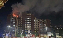 Ô tô chạy quá tốc độ, tông trực diện xe tải đỗ trên cao tốc, 4 sinh viên y khoa tử vong ở Ấn Độ