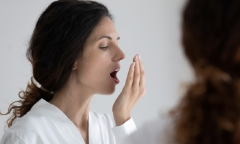 Bị hôi miệng nhiều năm, cô gái trẻ bàng hoàng phát hiện mắc ung thư 