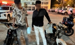 Xử lý 2 đối tượng chạy mô tô nẹt pô, bốc đầu
