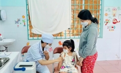 Sởi chưa hạ nhiệt, bác sĩ nhấn mạnh việc phụ huynh phải làm thời điểm này