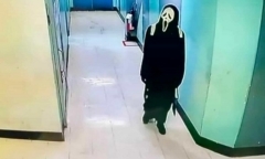 Tên trộm hóa trang ma đi cướp tiệm vàng, kết cục còn