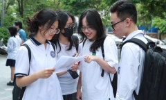 Nguyên nhân nào khiến điểm chuẩn đại học năm 2024 tăng vọt so với năm 2023?