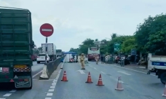 Thương tâm: Mẹ sang đường đón xe cho con gái đi nhập học, bị ô tô tông tử vong