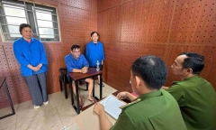 Bắt giám đốc 