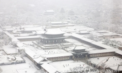 Seoul đón bão tuyết lớn nhất 52 năm, Hàn Quốc huy động toàn lực lượng ứng phó