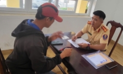 Tin tức thời sự mới ngày 27/8: Đại úy CSGT trả gần 30 triệu cho người đánh rơi