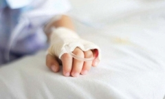 Bé 11 tháng tuổi đang chơi thì hét lớn rồi bất tỉnh, lý do khiến ai cũng bàng hoàng
