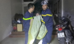 Cháy nhà ở khu đô thị lúc rạng sáng, nhiều người thoát nạn qua ban công