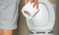 Căn bệnh hiếm lạ khiến cô gái trẻ không thể tiểu tiện suốt 8 năm