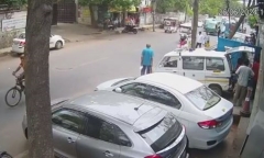 Video: Đâm tử vong người đi đường, tài xế xe buýt bỏ trốn khỏi hiện trường