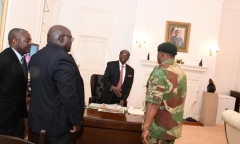 Linh mục Zimbabwe tiết lộ quá trình thuyết phục ông Mugabe từ chức
