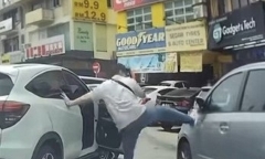 Clip: Tài xế nổi điên 
