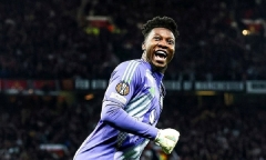 Thủ môn Onana gây tranh cãi với pha ăn mừng khiêu khích CĐV Lyon