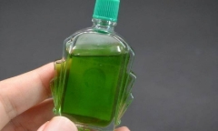 Bỏng giác mạc nghiêm trọng, suýt mất thị lực vì nhỏ nhầm dầu gió vào mắt