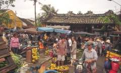 Video: Kinh hãi cảnh xe tải bị nước lũ 