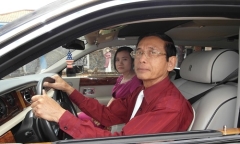 Đại gia gần 80 tuổi 